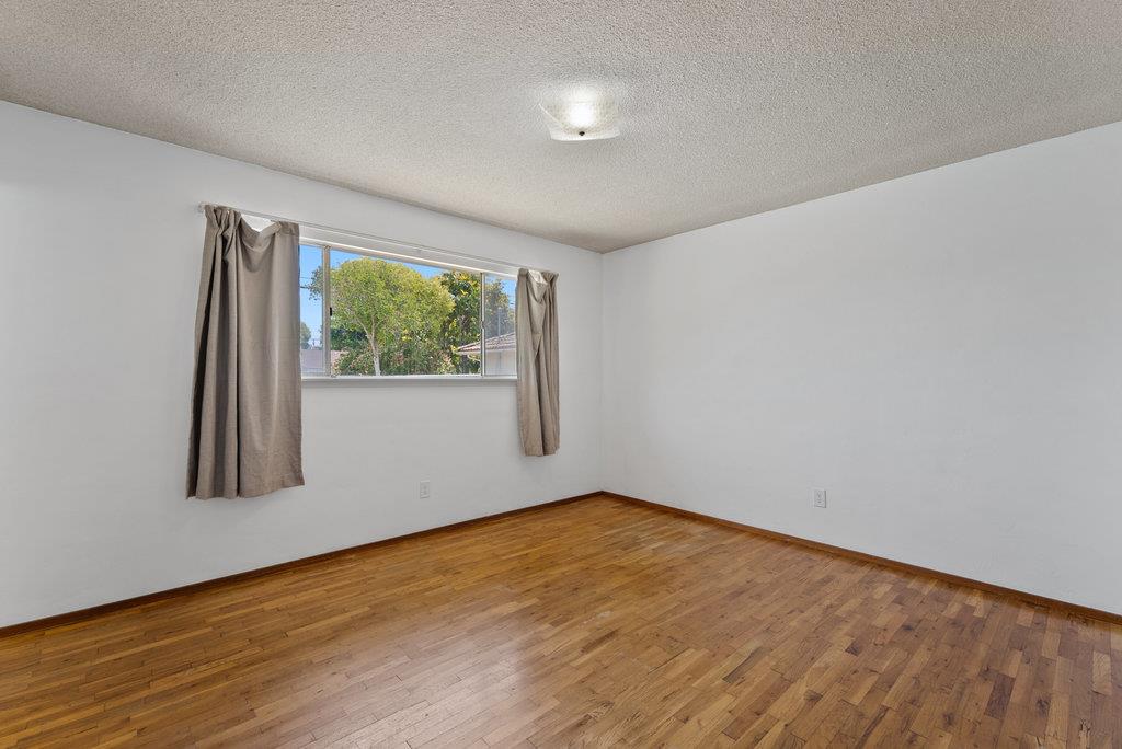 Detail Gallery Image 9 of 20 For 2107 Chanticleer Ave, Santa Cruz,  CA 95062 - 3 Beds | 2 Baths
