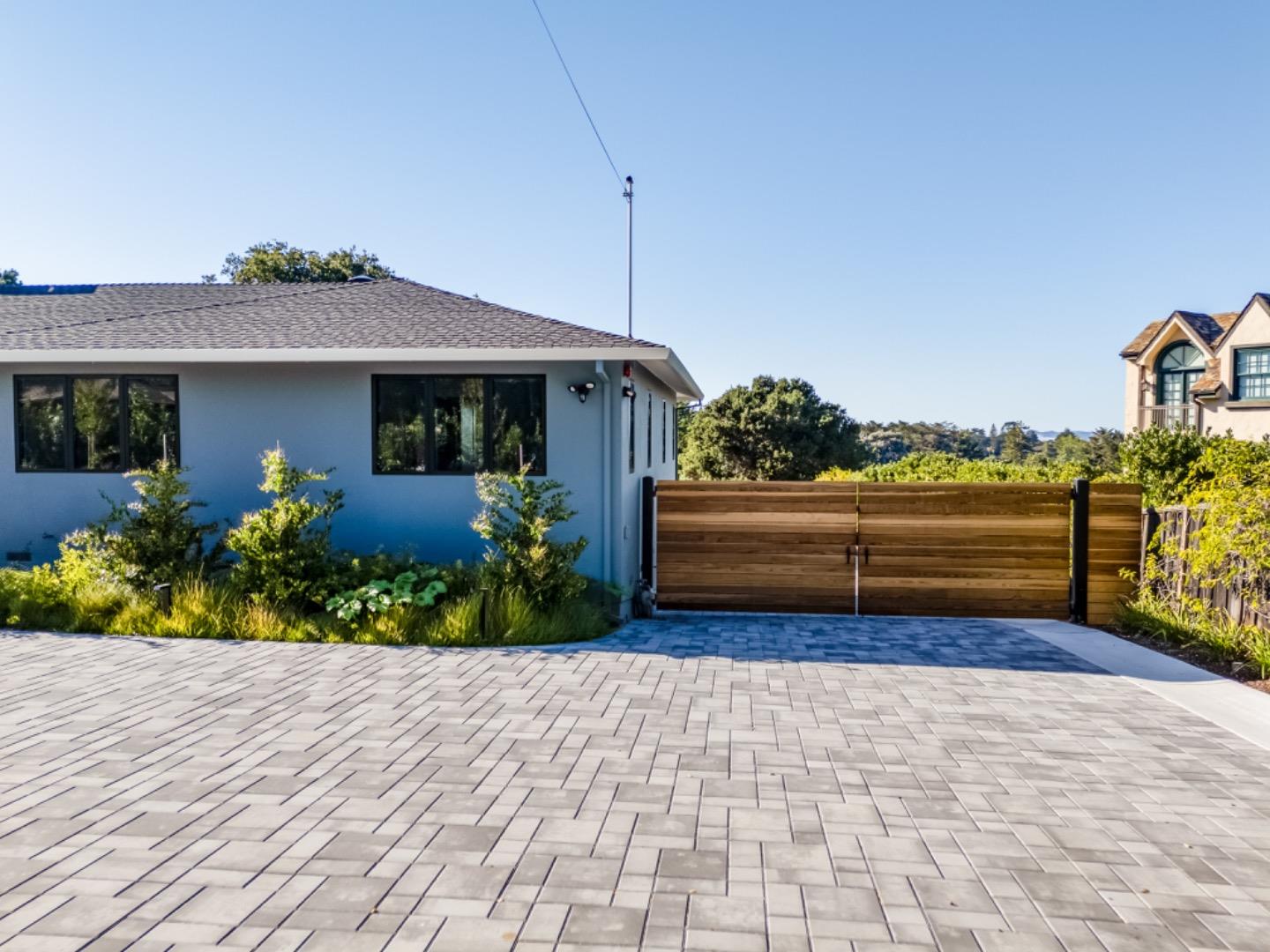 Detail Gallery Image 60 of 74 For 1620 Marlborough Rd, Hillsborough,  CA 94010 - 3 Beds | 2 Baths