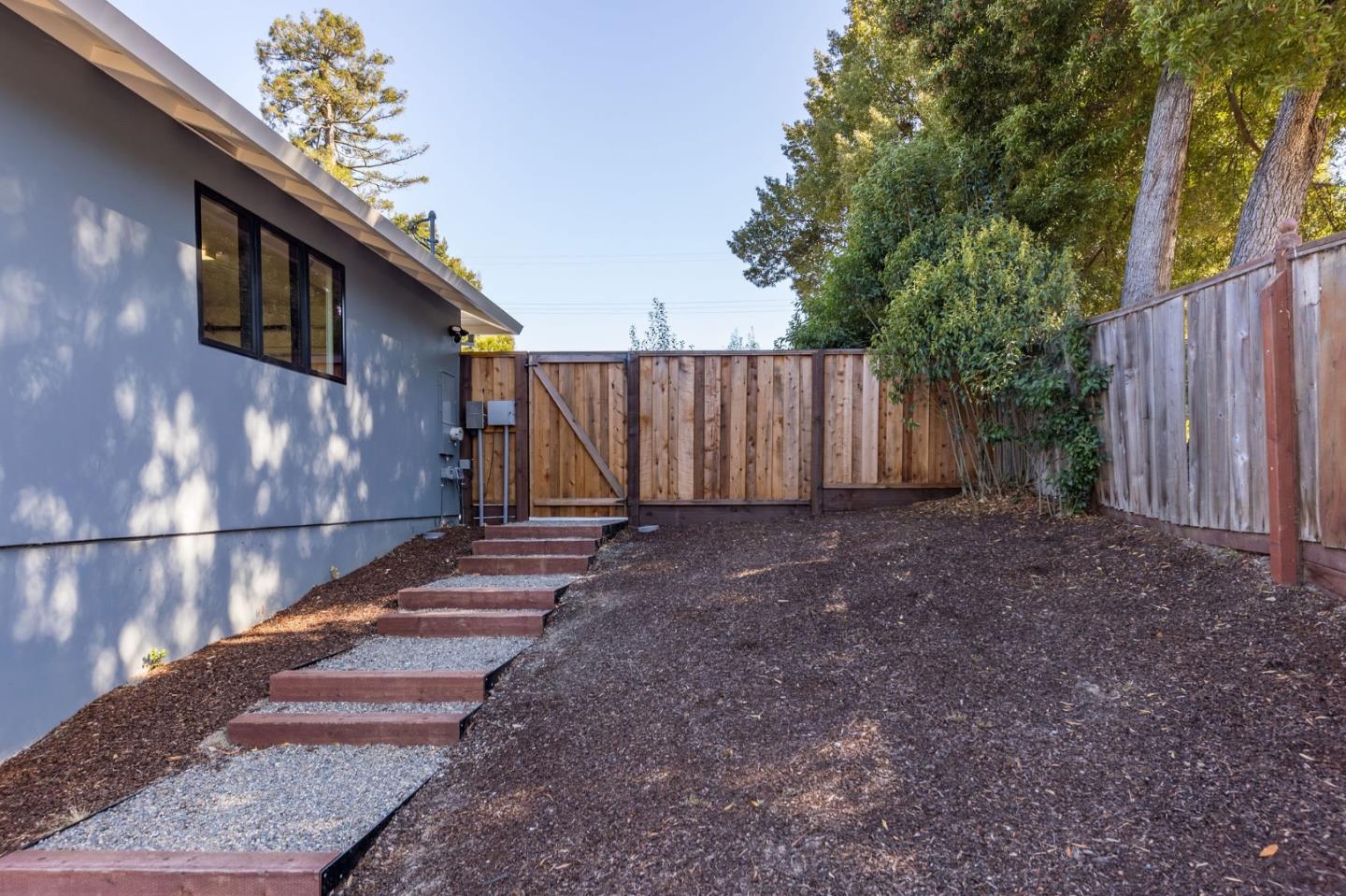 Detail Gallery Image 77 of 90 For 1620 Marlborough Rd, Hillsborough,  CA 94010 - 3 Beds | 2 Baths
