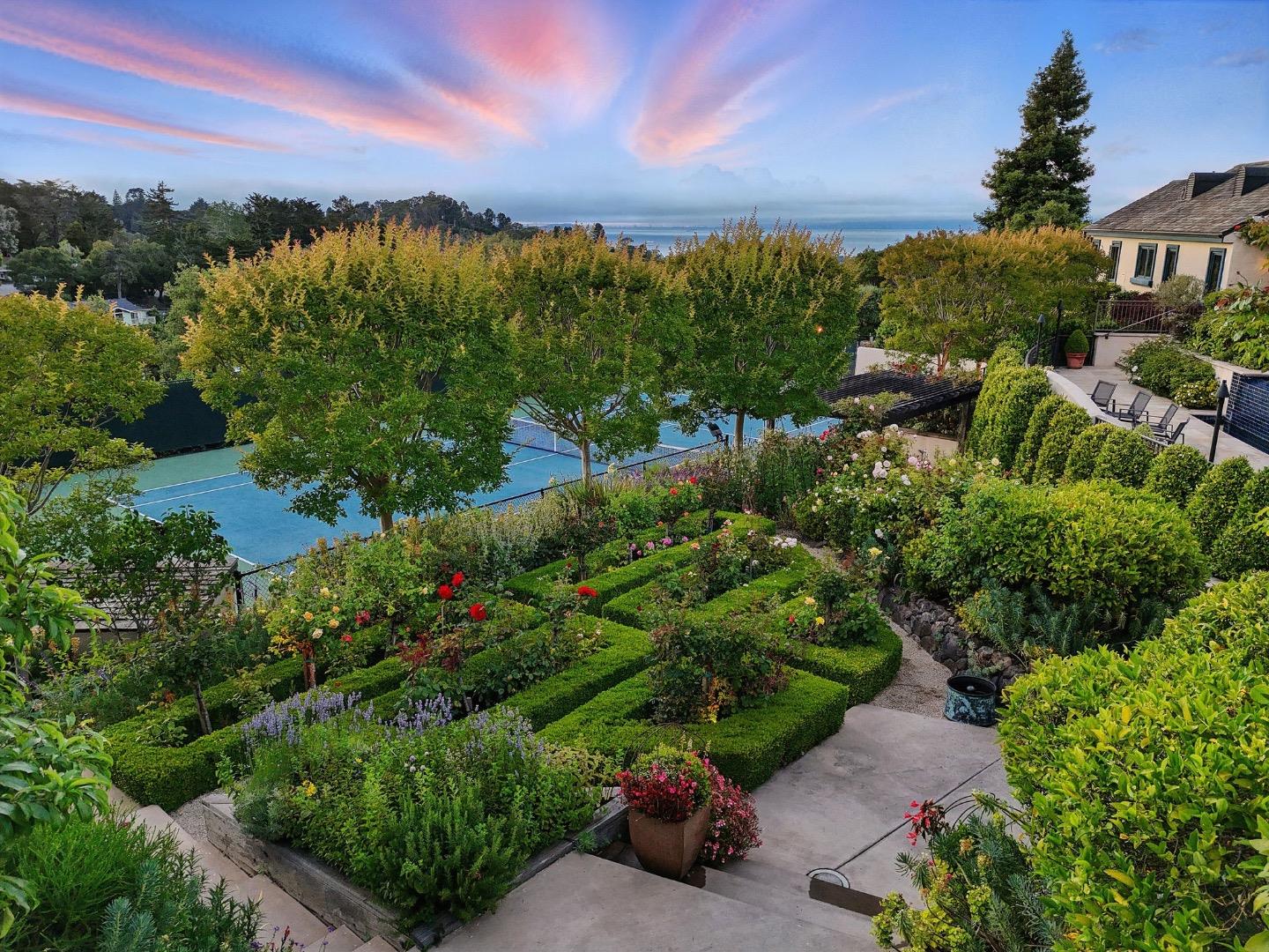 Detail Gallery Image 12 of 111 For 1600 Marlborough Rd, Hillsborough,  CA 94010 - 7 Beds | 7/1 Baths