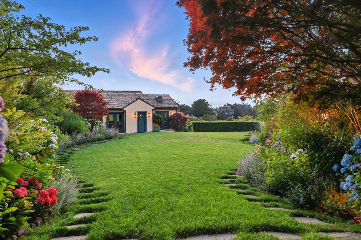 Detail Gallery Image 15 of 111 For 1600 Marlborough Rd, Hillsborough,  CA 94010 - 7 Beds | 7/1 Baths