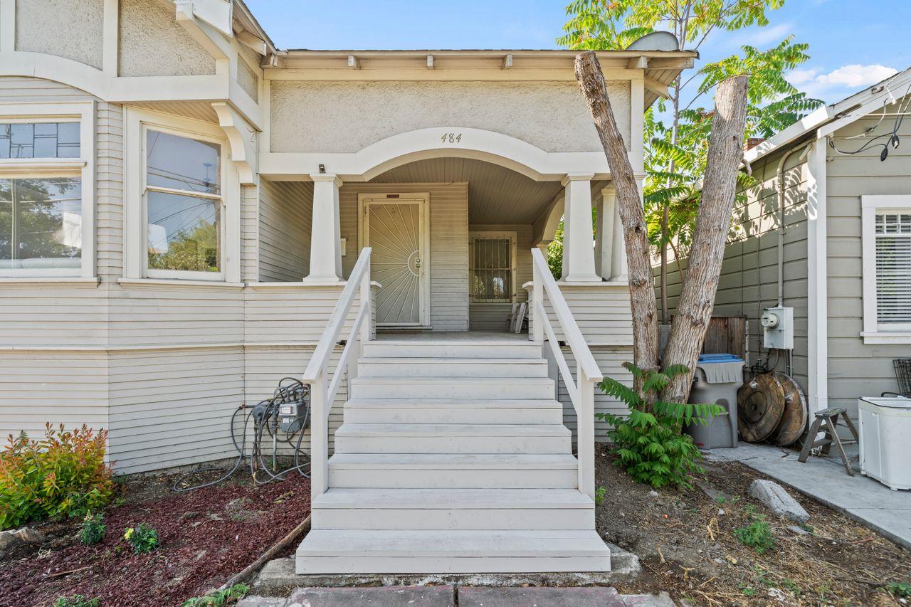 Detail Gallery Image 5 of 10 For 484 E Saint John St, San Jose,  CA 95112 - 4 Beds | 3 Baths