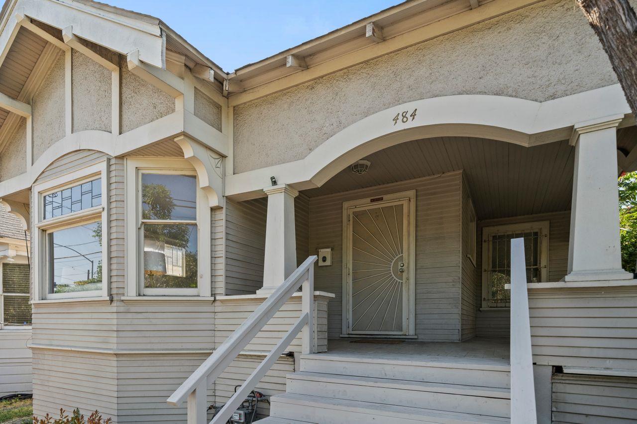 Detail Gallery Image 6 of 10 For 484 E Saint John St, San Jose,  CA 95112 - 4 Beds | 3 Baths