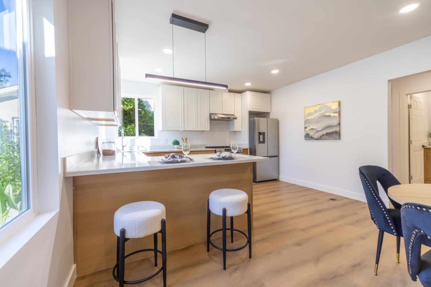 Detail Gallery Image 3 of 35 For 1858 Cleveland Ave, San Jose,  CA 95126 - 2 Beds | 2 Baths