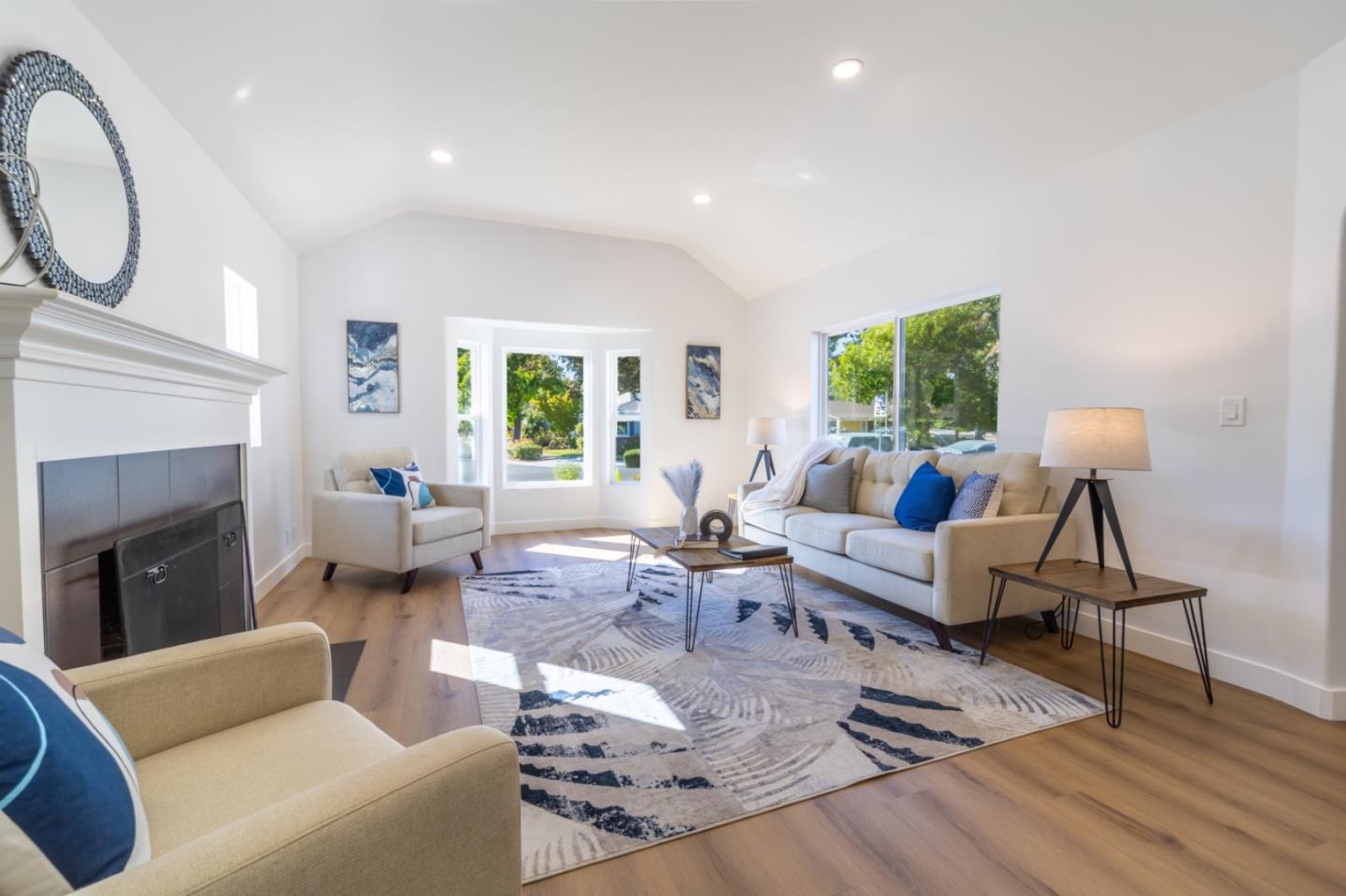 Detail Gallery Image 5 of 35 For 1858 Cleveland Ave, San Jose,  CA 95126 - 2 Beds | 2 Baths
