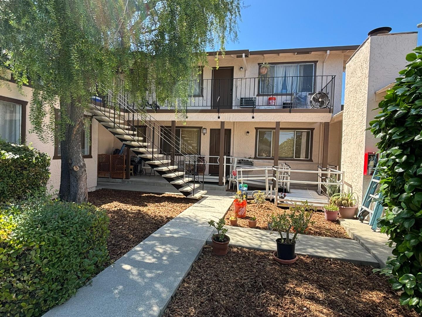 Detail Gallery Image 4 of 8 For 922 Leigh Ave, San Jose,  CA 95128 - – Beds | – Baths