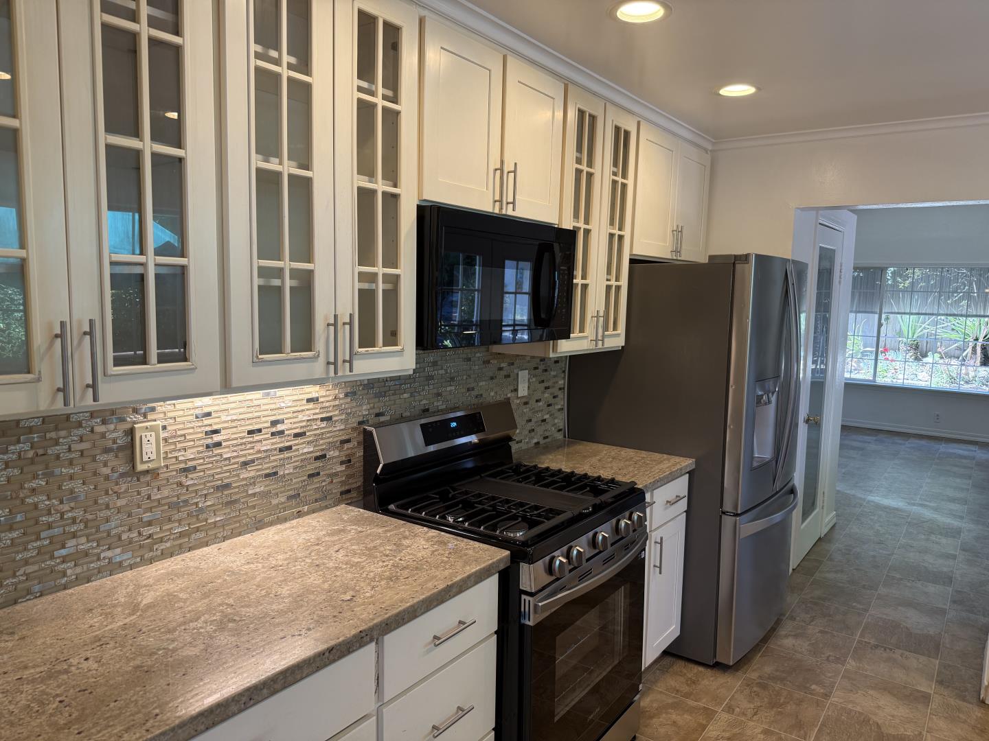 Detail Gallery Image 6 of 14 For 40 Cathy Ln, Scotts Valley,  CA 95066 - 3 Beds | 2 Baths
