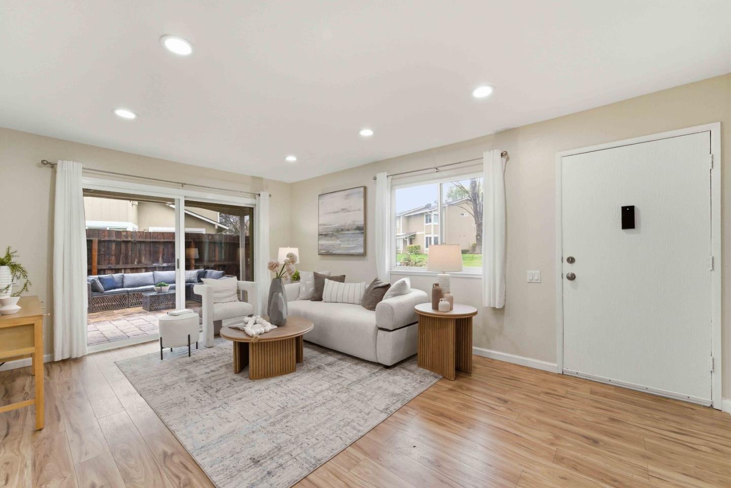 Detail Gallery Image 3 of 26 For 2269 Warfield Way a,  San Jose,  CA 95122 - 2 Beds | 1 Baths