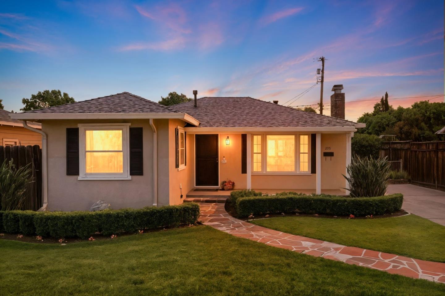 Detail Gallery Image 4 of 23 For 505 Leigh Ave, San Jose,  CA 95128 - 2 Beds | 1 Baths
