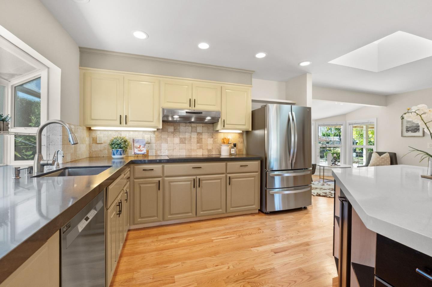 Detail Gallery Image 15 of 57 For 1544 Klamath Dr, Sunnyvale,  CA 94087 - 4 Beds | 2 Baths