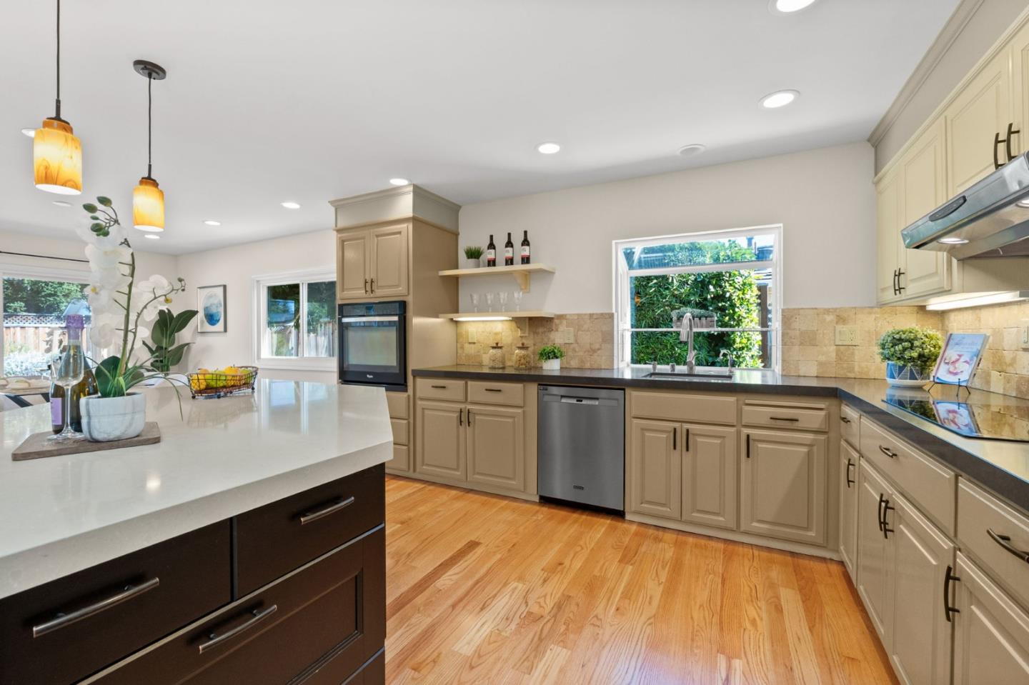 Detail Gallery Image 16 of 57 For 1544 Klamath Dr, Sunnyvale,  CA 94087 - 4 Beds | 2 Baths