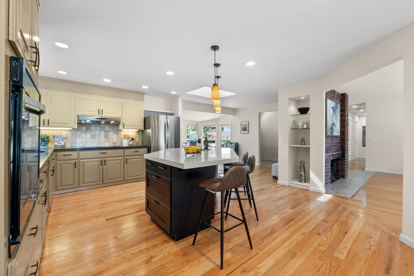 Detail Gallery Image 17 of 57 For 1544 Klamath Dr, Sunnyvale,  CA 94087 - 4 Beds | 2 Baths