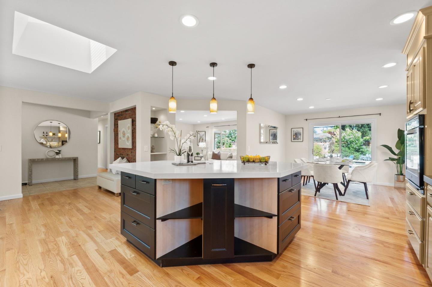 Detail Gallery Image 20 of 57 For 1544 Klamath Dr, Sunnyvale,  CA 94087 - 4 Beds | 2 Baths