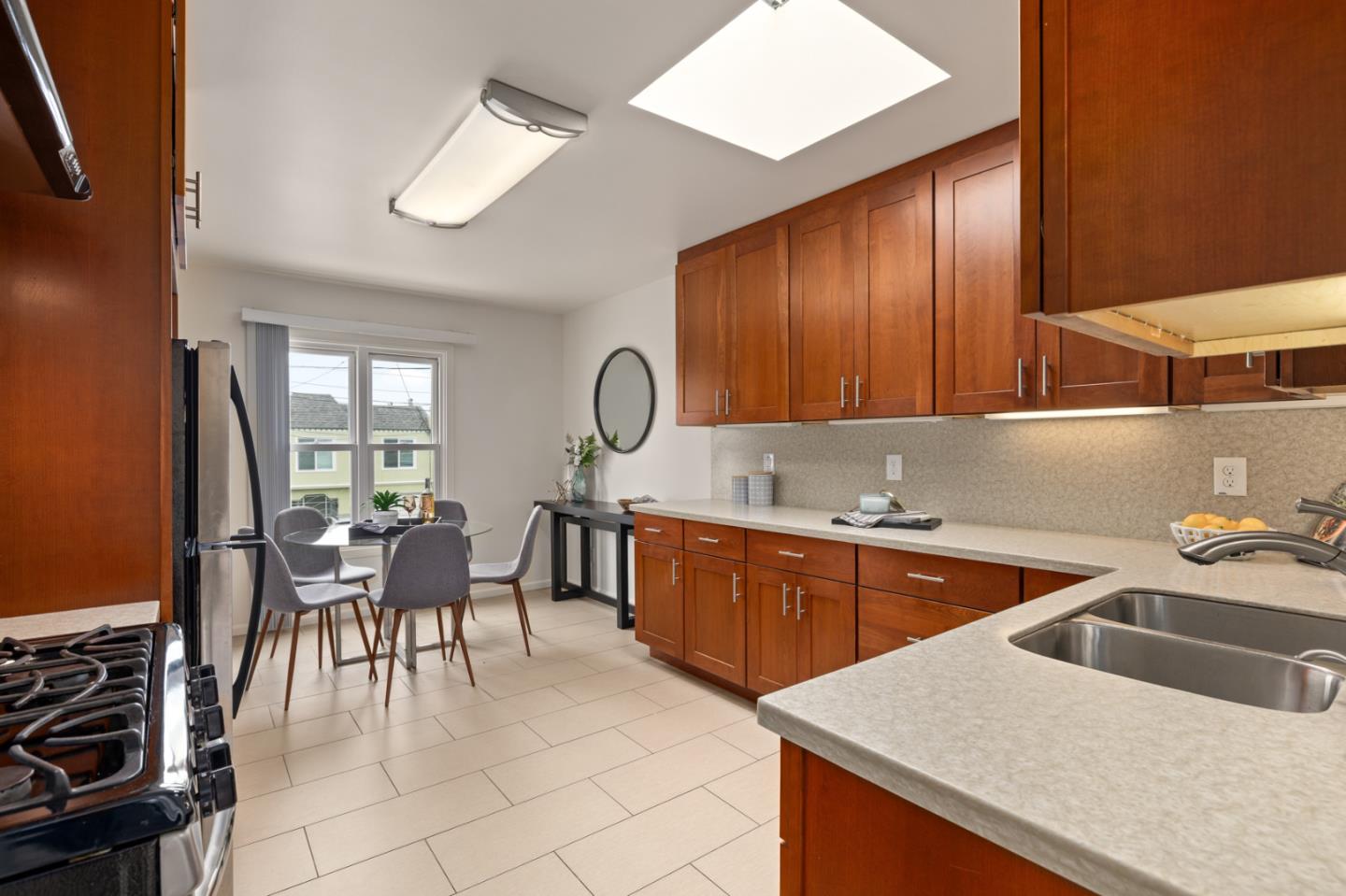 Detail Gallery Image 10 of 26 For 1830 40th Ave, San Francisco,  CA 94122 - 3 Beds | 2 Baths