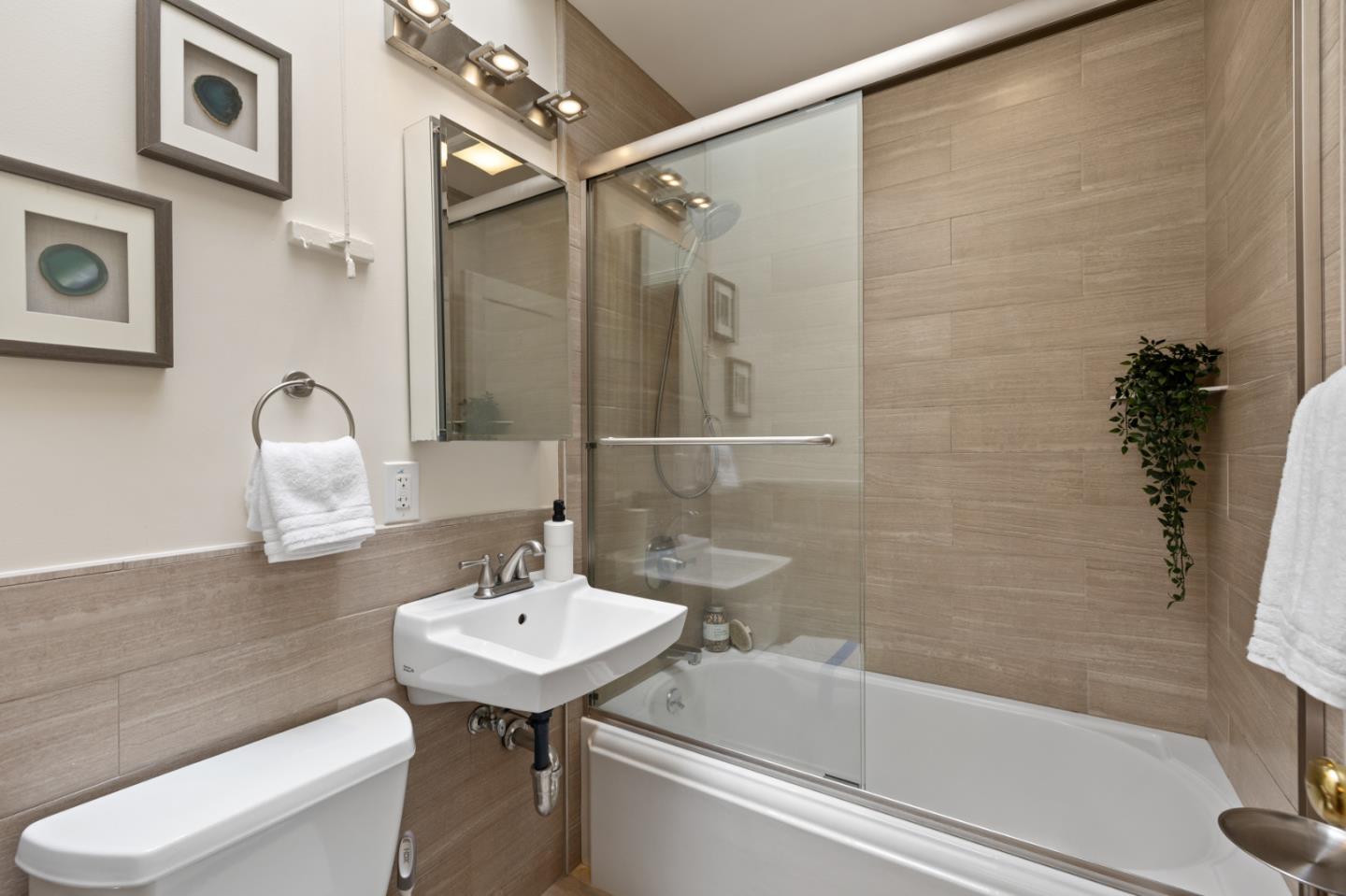 Detail Gallery Image 13 of 26 For 1830 40th Ave, San Francisco,  CA 94122 - 3 Beds | 2 Baths