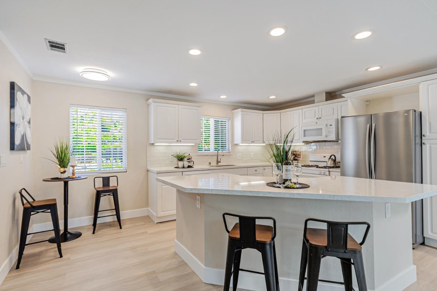 Detail Gallery Image 11 of 42 For 4034 Yellowstone Dr, San Jose,  CA 95130 - 3 Beds | 2 Baths