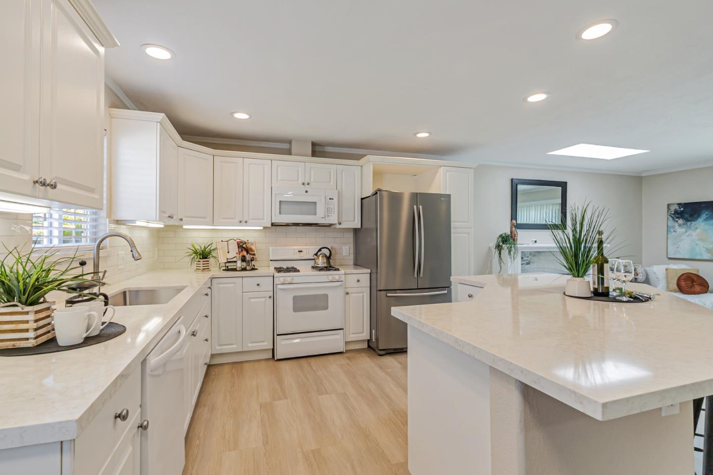 Detail Gallery Image 12 of 42 For 4034 Yellowstone Dr, San Jose,  CA 95130 - 3 Beds | 2 Baths
