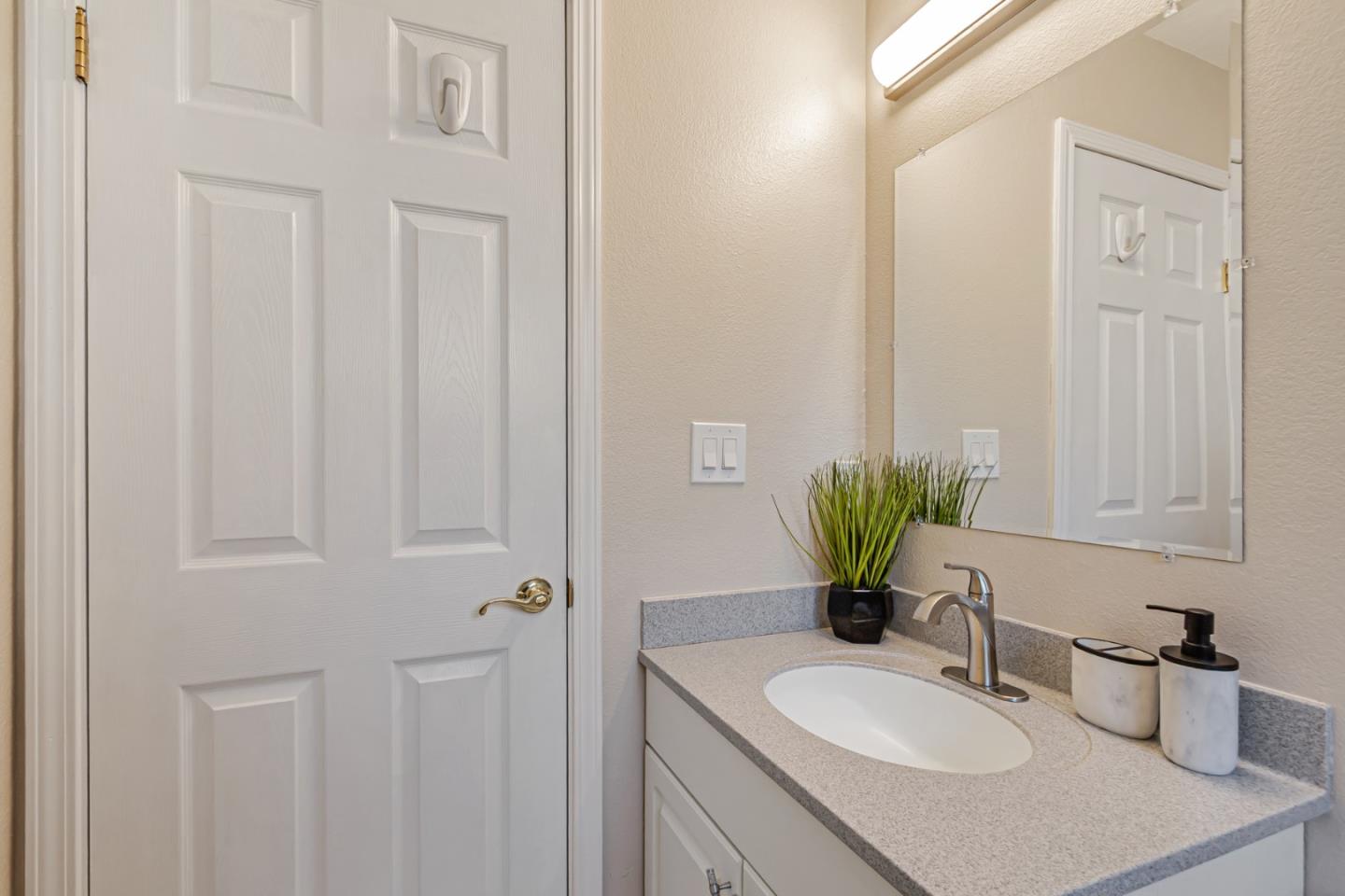 Detail Gallery Image 29 of 42 For 4034 Yellowstone Dr, San Jose,  CA 95130 - 3 Beds | 2 Baths