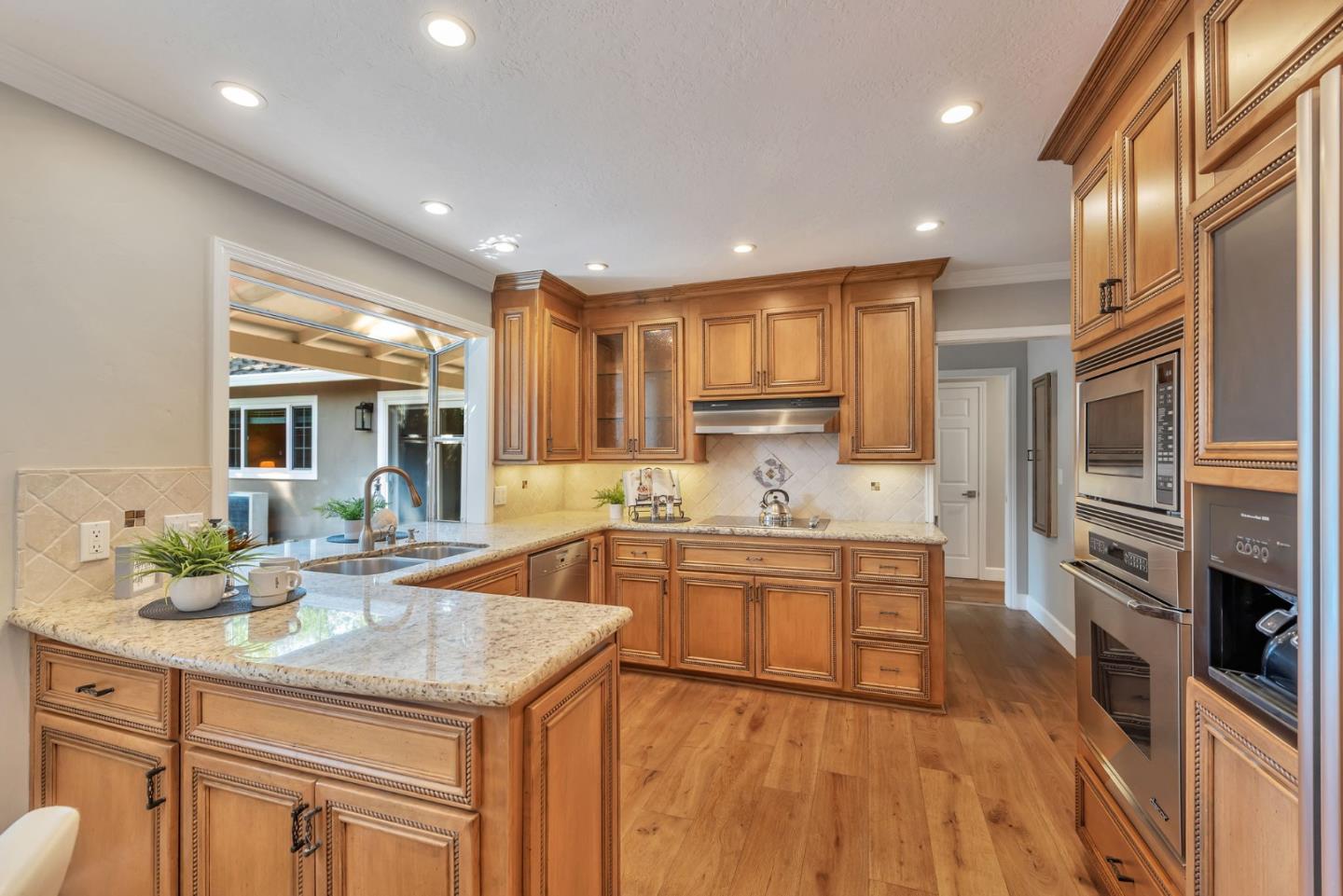 Detail Gallery Image 12 of 42 For 2822 via Carmen, San Jose,  CA 95124 - 3 Beds | 2 Baths