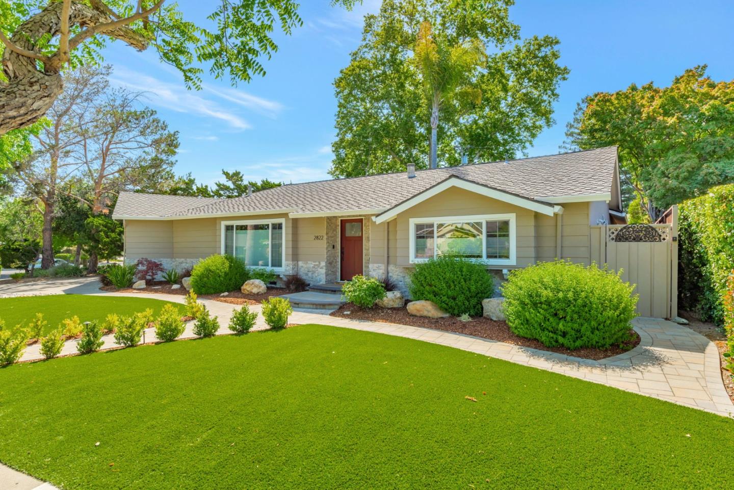 Detail Gallery Image 2 of 42 For 2822 via Carmen, San Jose,  CA 95124 - 3 Beds | 2 Baths