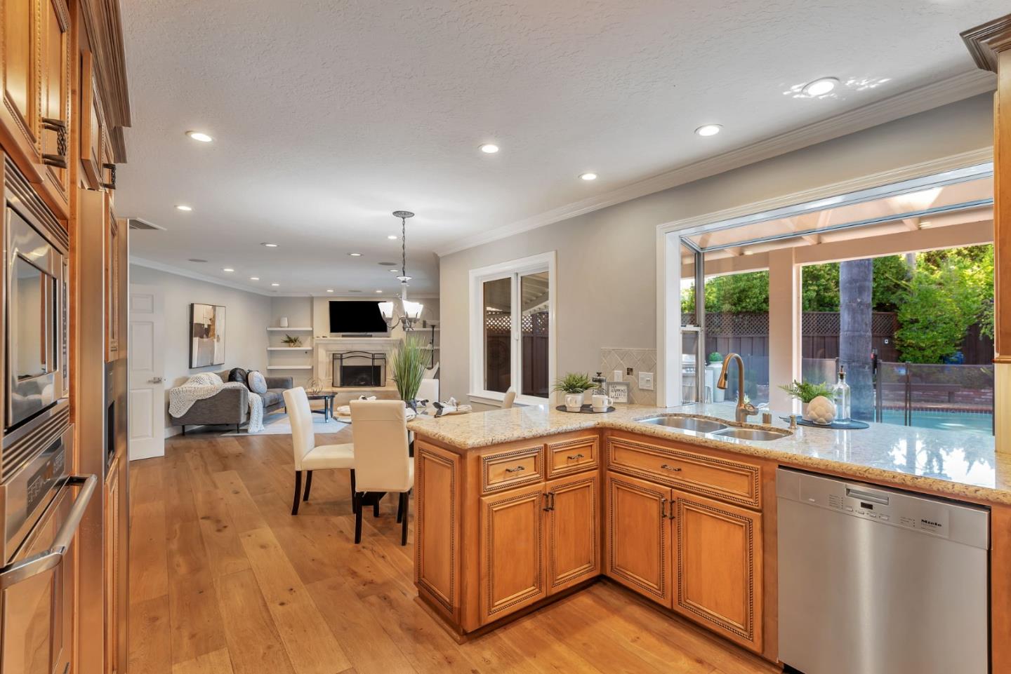 Detail Gallery Image 6 of 42 For 2822 via Carmen, San Jose,  CA 95124 - 3 Beds | 2 Baths