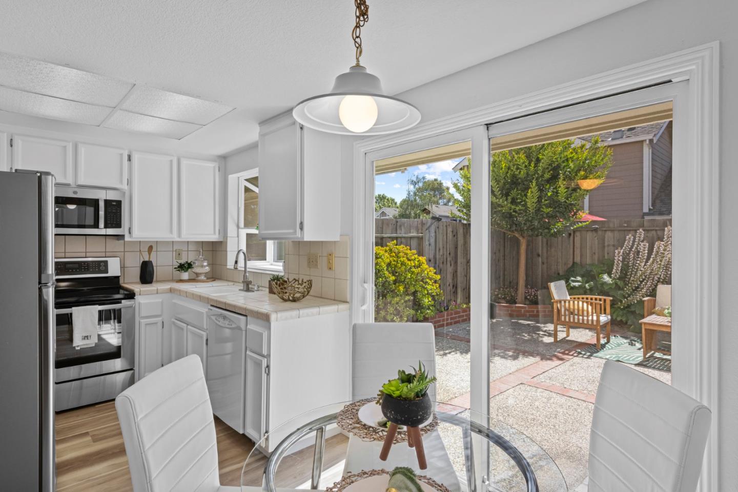 Detail Gallery Image 11 of 26 For 262 Banana Grove Ln, San Jose,  CA 95123 - 3 Beds | 2/1 Baths