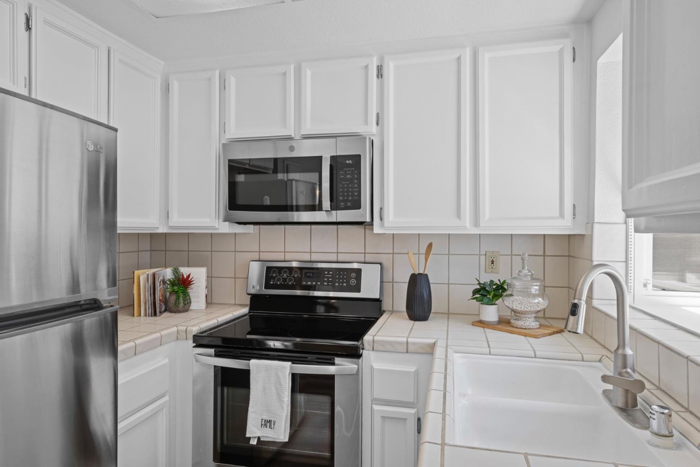 Detail Gallery Image 12 of 26 For 262 Banana Grove Ln, San Jose,  CA 95123 - 3 Beds | 2/1 Baths