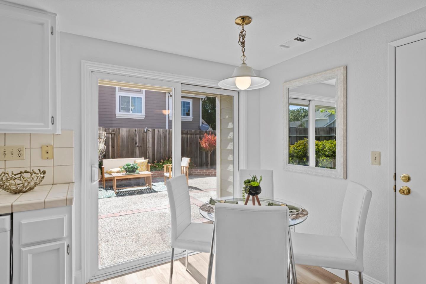 Detail Gallery Image 13 of 26 For 262 Banana Grove Ln, San Jose,  CA 95123 - 3 Beds | 2/1 Baths