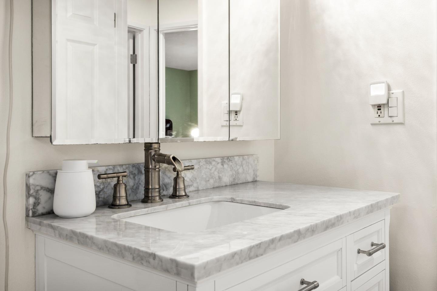Detail Gallery Image 10 of 30 For 825 Balboa Ave #102,  Capitola,  CA 95010 - 2 Beds | 1/1 Baths