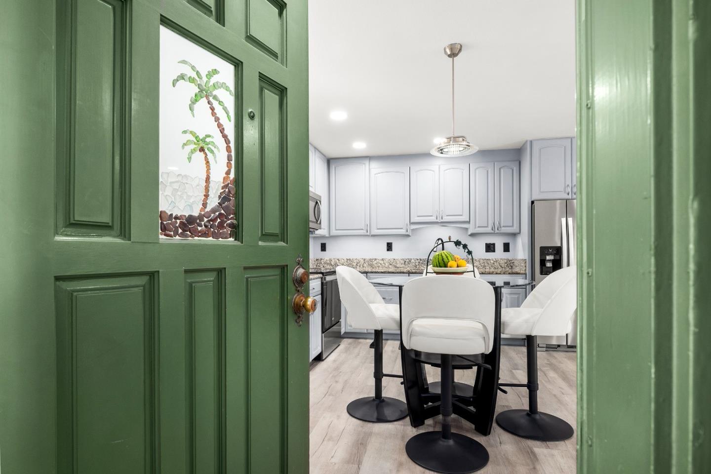 Detail Gallery Image 2 of 30 For 825 Balboa Ave #102,  Capitola,  CA 95010 - 2 Beds | 1/1 Baths