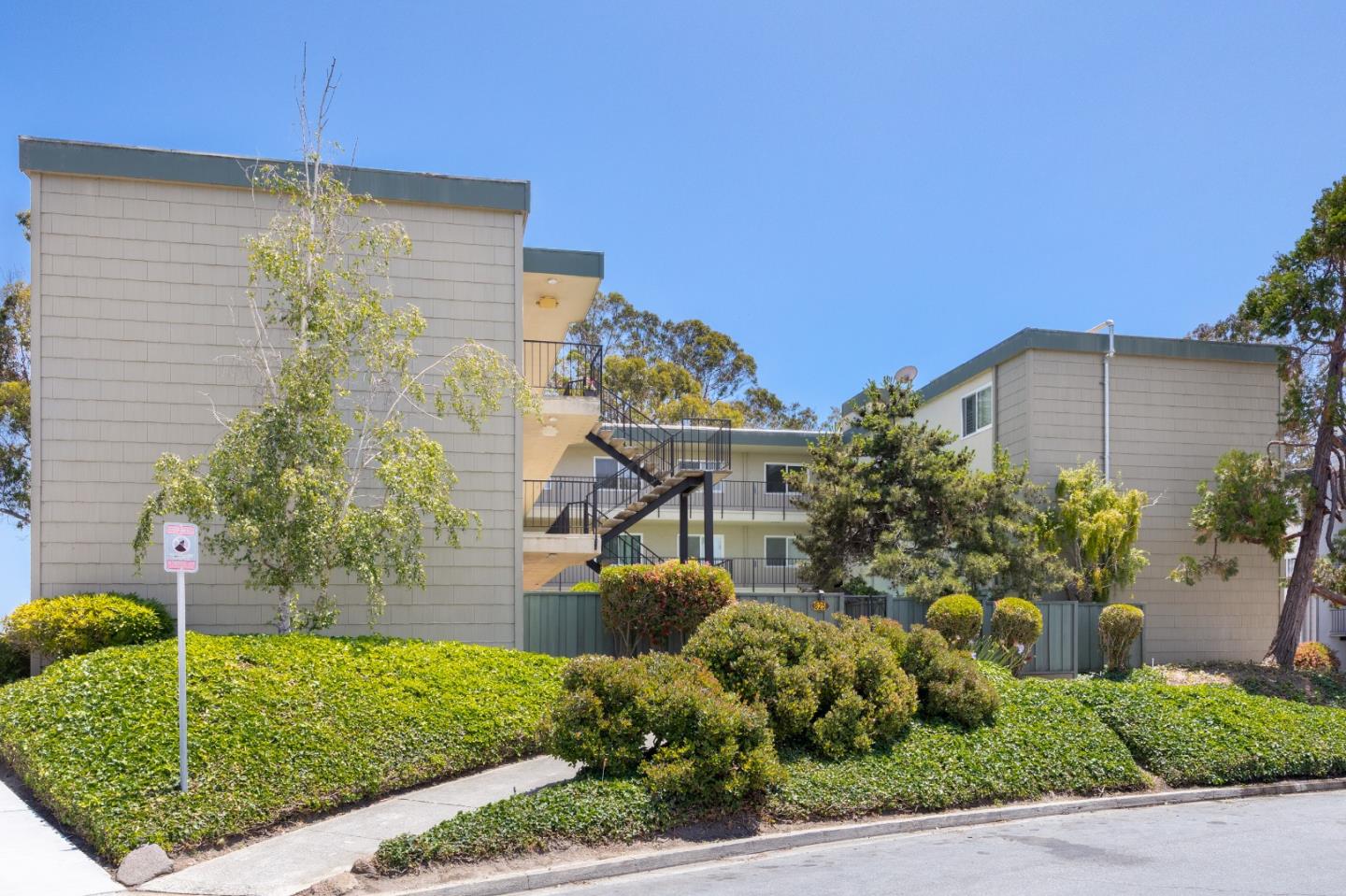 Detail Gallery Image 25 of 30 For 825 Balboa Ave #102,  Capitola,  CA 95010 - 2 Beds | 1/1 Baths