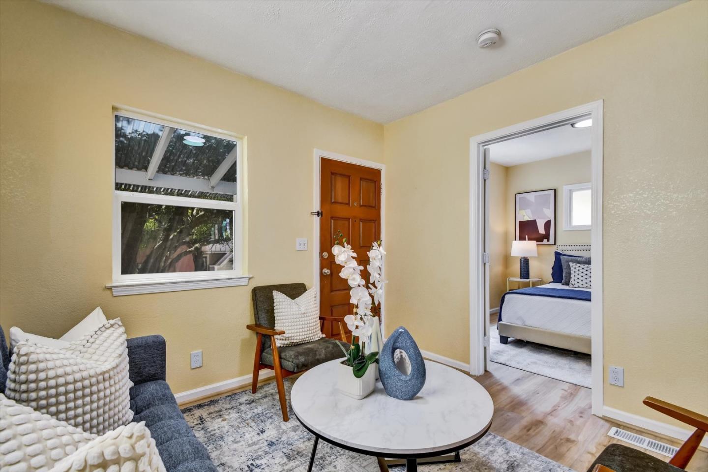 Detail Gallery Image 3 of 29 For 324 Holloway Ave, San Francisco,  CA 94112 - 2 Beds | 1 Baths
