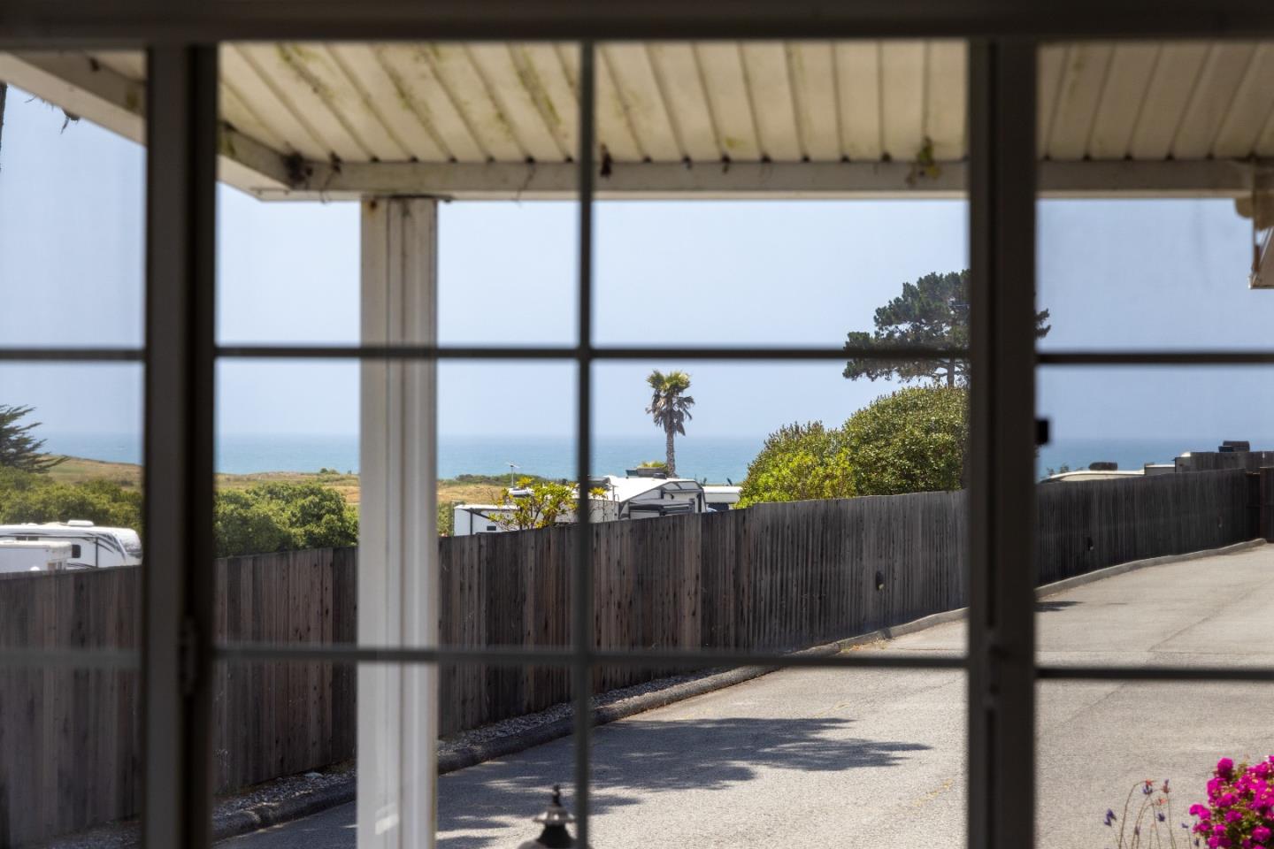 Detail Gallery Image 4 of 15 For 120 Oceanview Ave #120,  Half Moon Bay,  CA 94019 - 2 Beds | 2 Baths