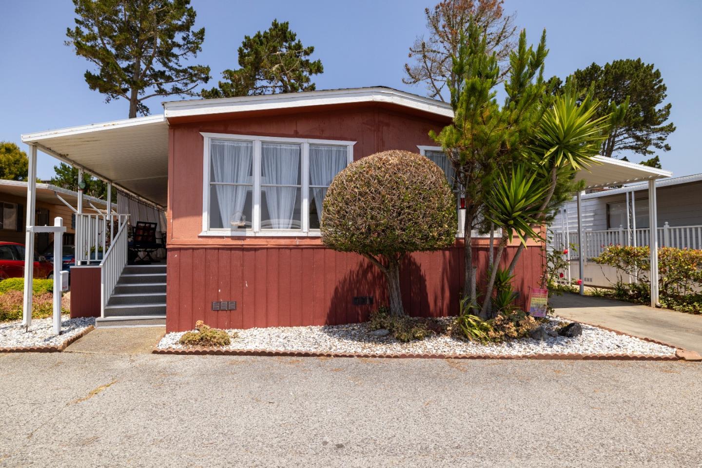 Detail Gallery Image 6 of 15 For 120 Oceanview Ave #120,  Half Moon Bay,  CA 94019 - 2 Beds | 2 Baths
