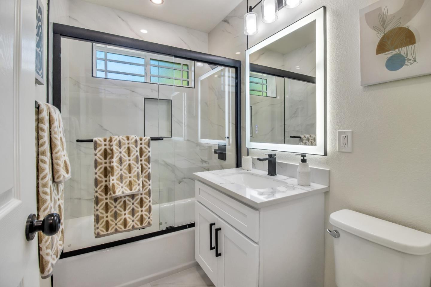 Detail Gallery Image 14 of 35 For 176 N 24th St, San Jose,  CA 95116 - 5 Beds | 3 Baths