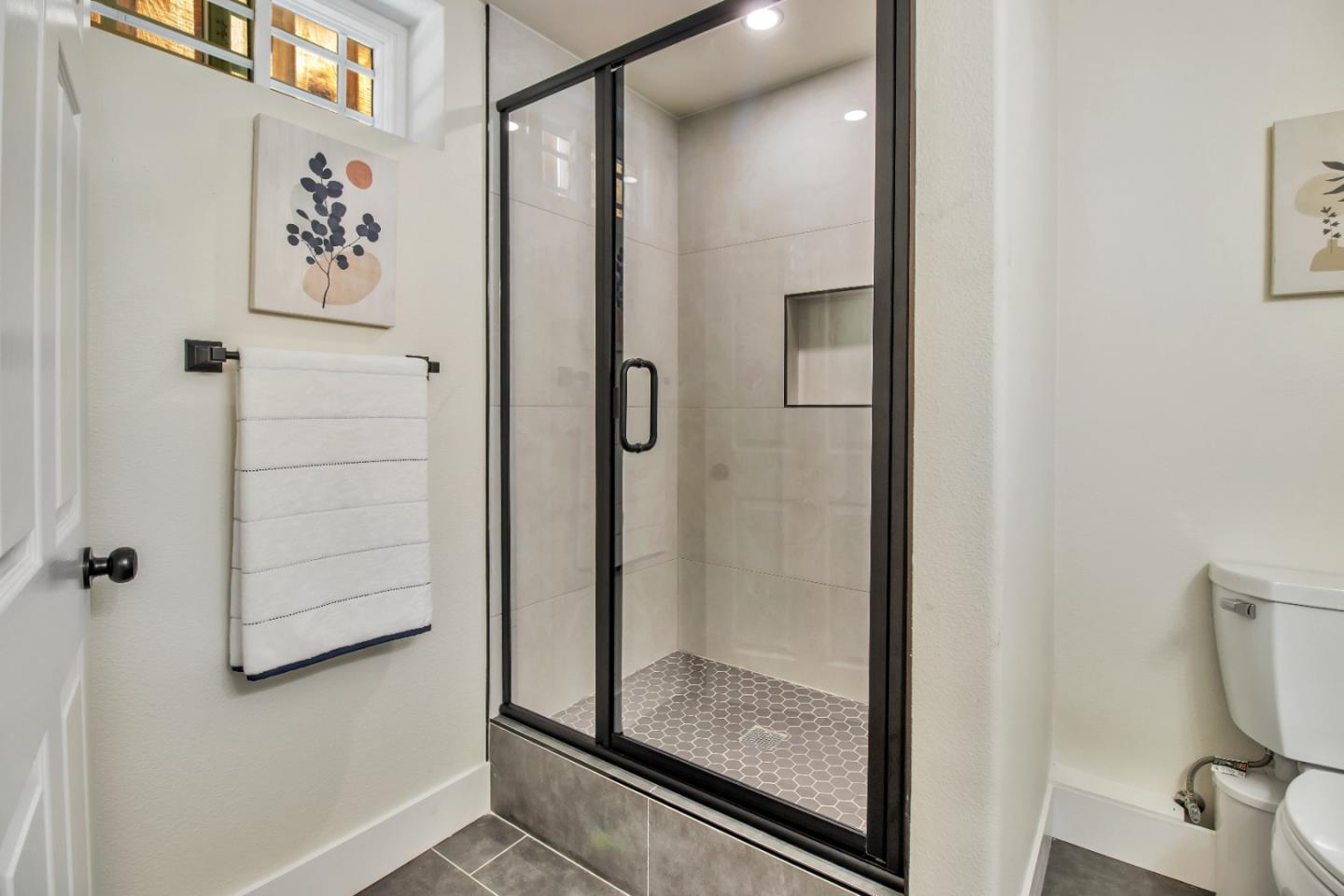 Detail Gallery Image 18 of 35 For 176 N 24th St, San Jose,  CA 95116 - 5 Beds | 3 Baths
