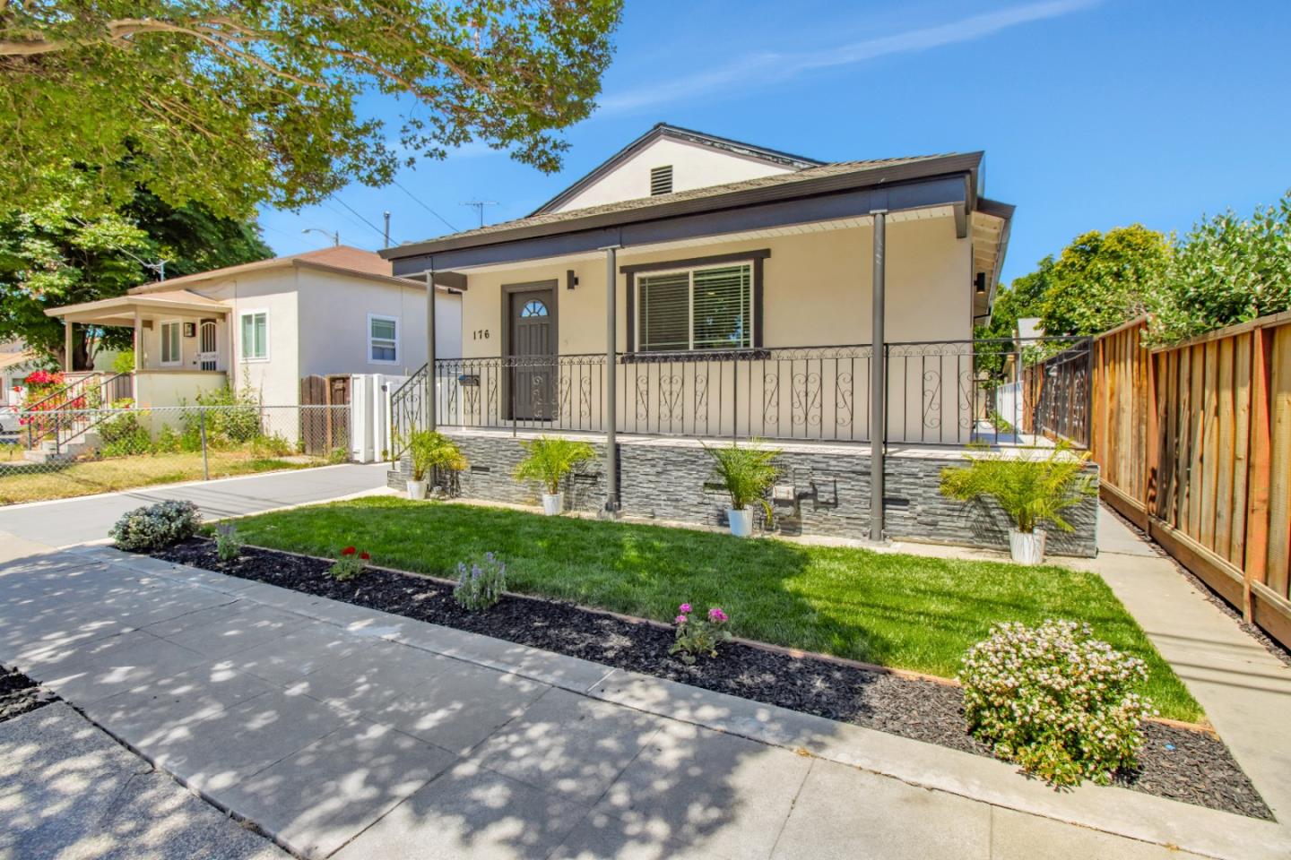 Detail Gallery Image 2 of 35 For 176 N 24th St, San Jose,  CA 95116 - 5 Beds | 3 Baths