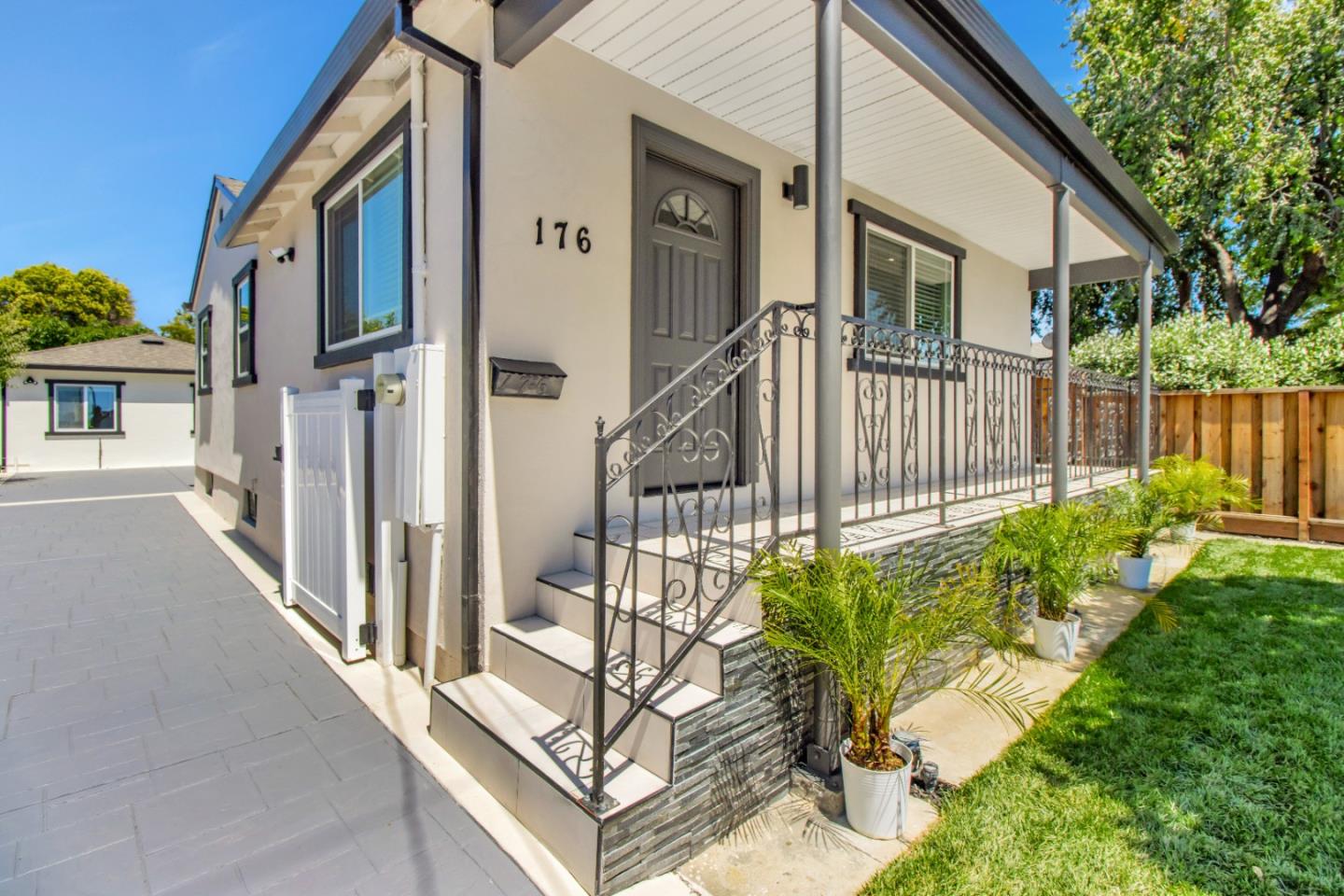 Detail Gallery Image 5 of 35 For 176 N 24th St, San Jose,  CA 95116 - 5 Beds | 3 Baths