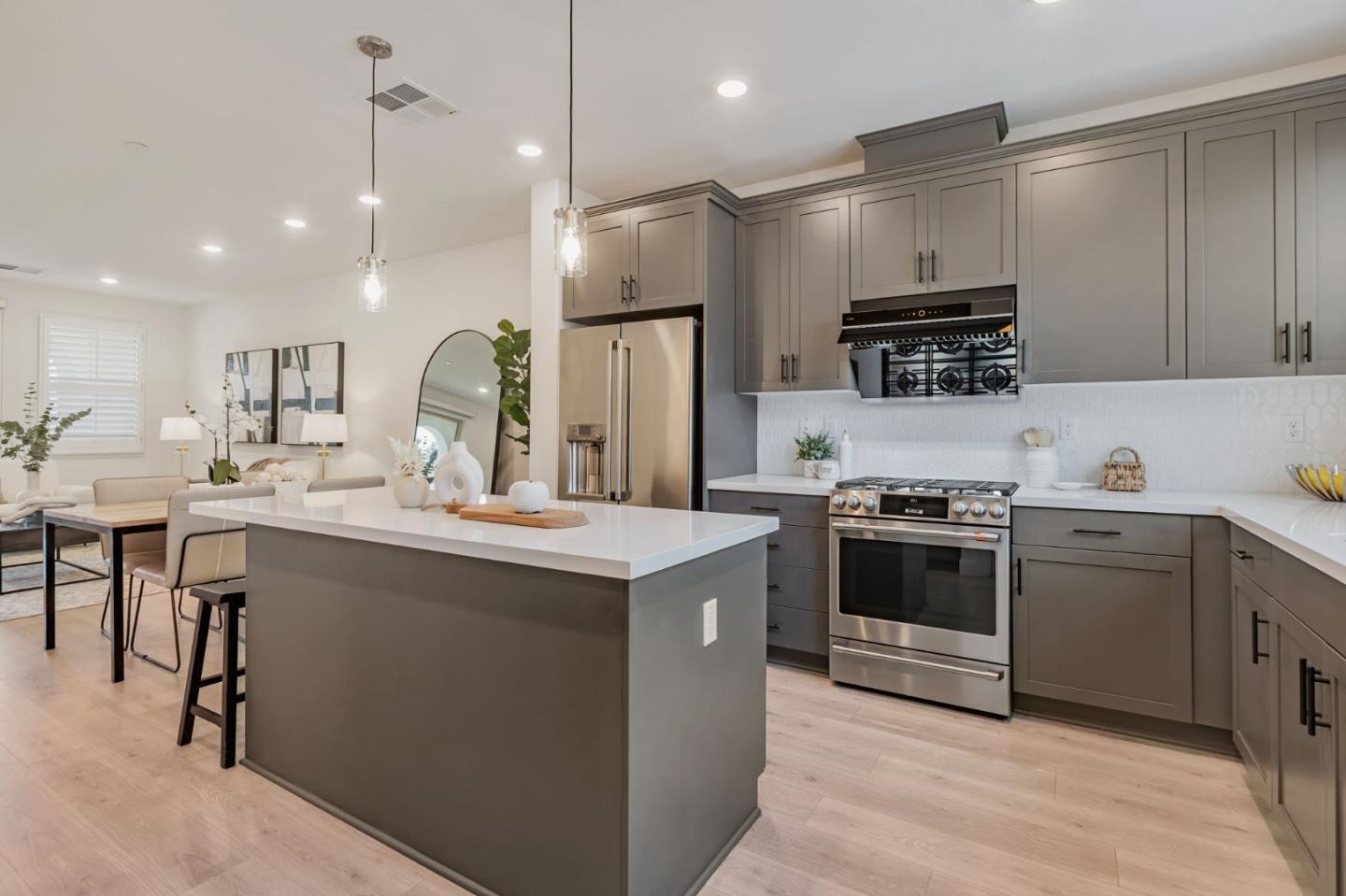Detail Gallery Image 13 of 57 For 1040 Darwin Ter #4,  Sunnyvale,  CA 94085 - 3 Beds | 3/1 Baths