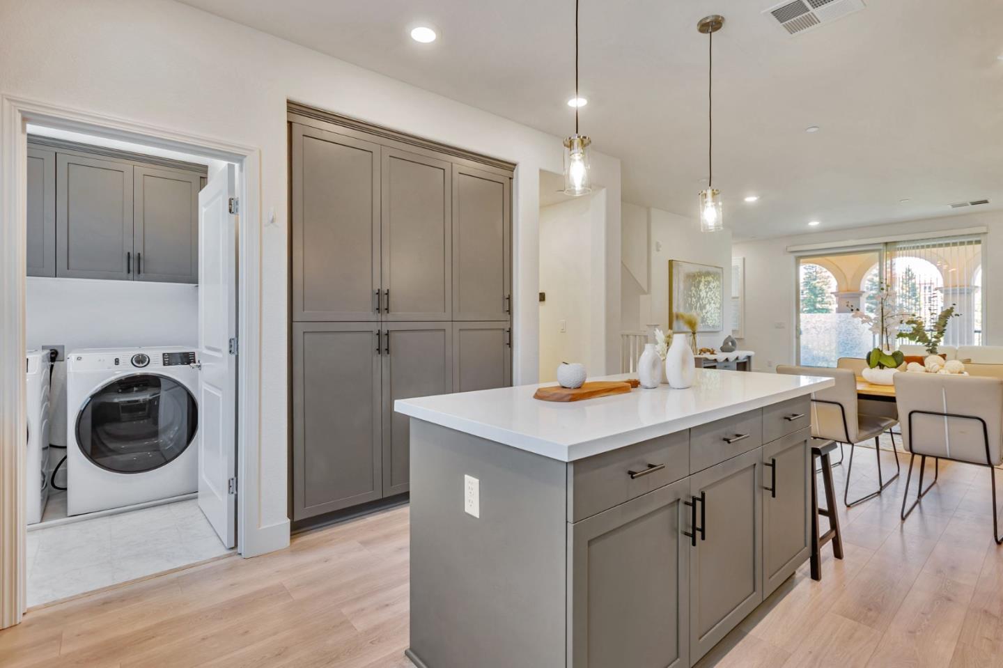 Detail Gallery Image 14 of 57 For 1040 Darwin Ter #4,  Sunnyvale,  CA 94085 - 3 Beds | 3/1 Baths