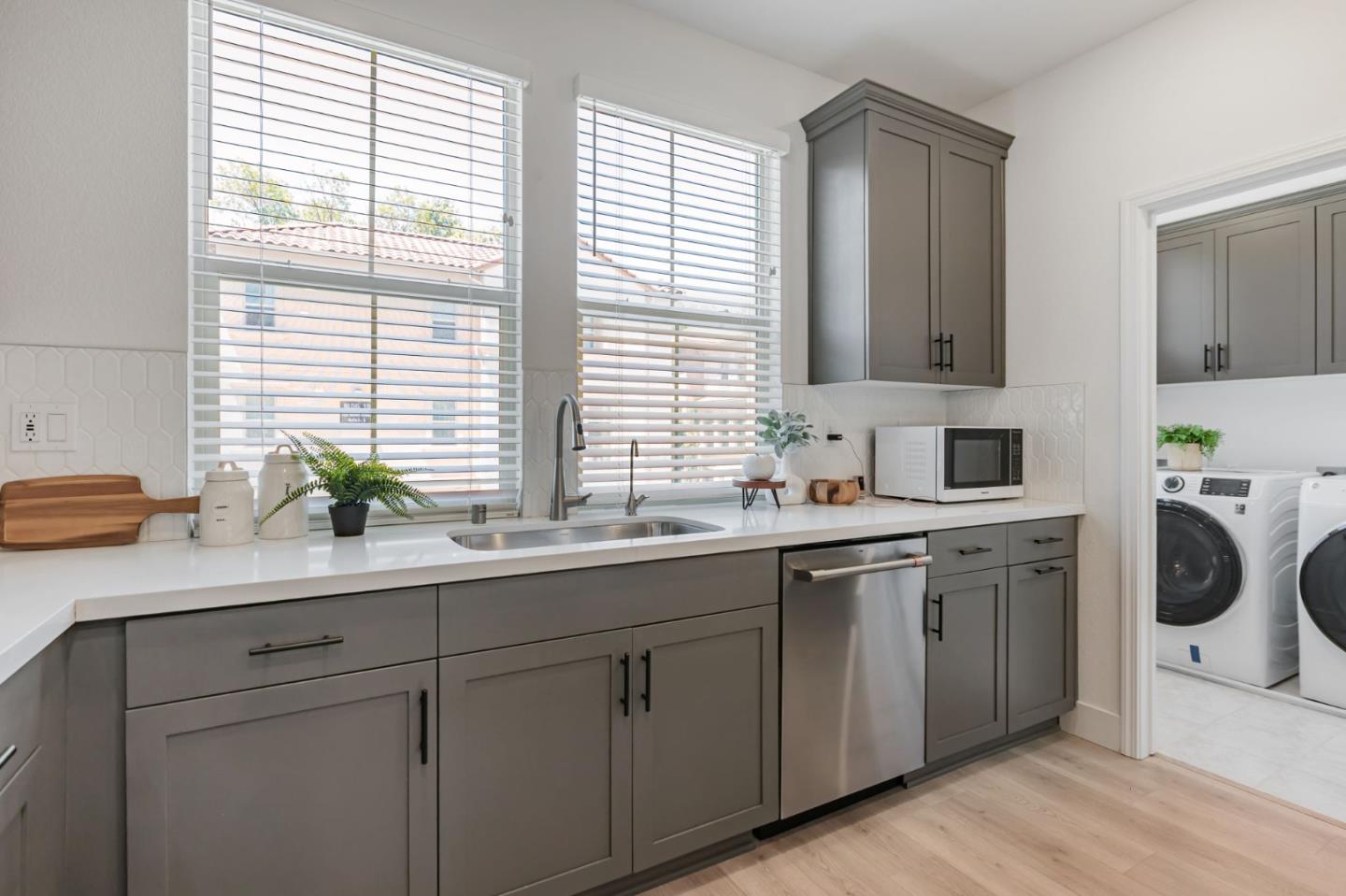 Detail Gallery Image 16 of 57 For 1040 Darwin Ter #4,  Sunnyvale,  CA 94085 - 3 Beds | 3/1 Baths
