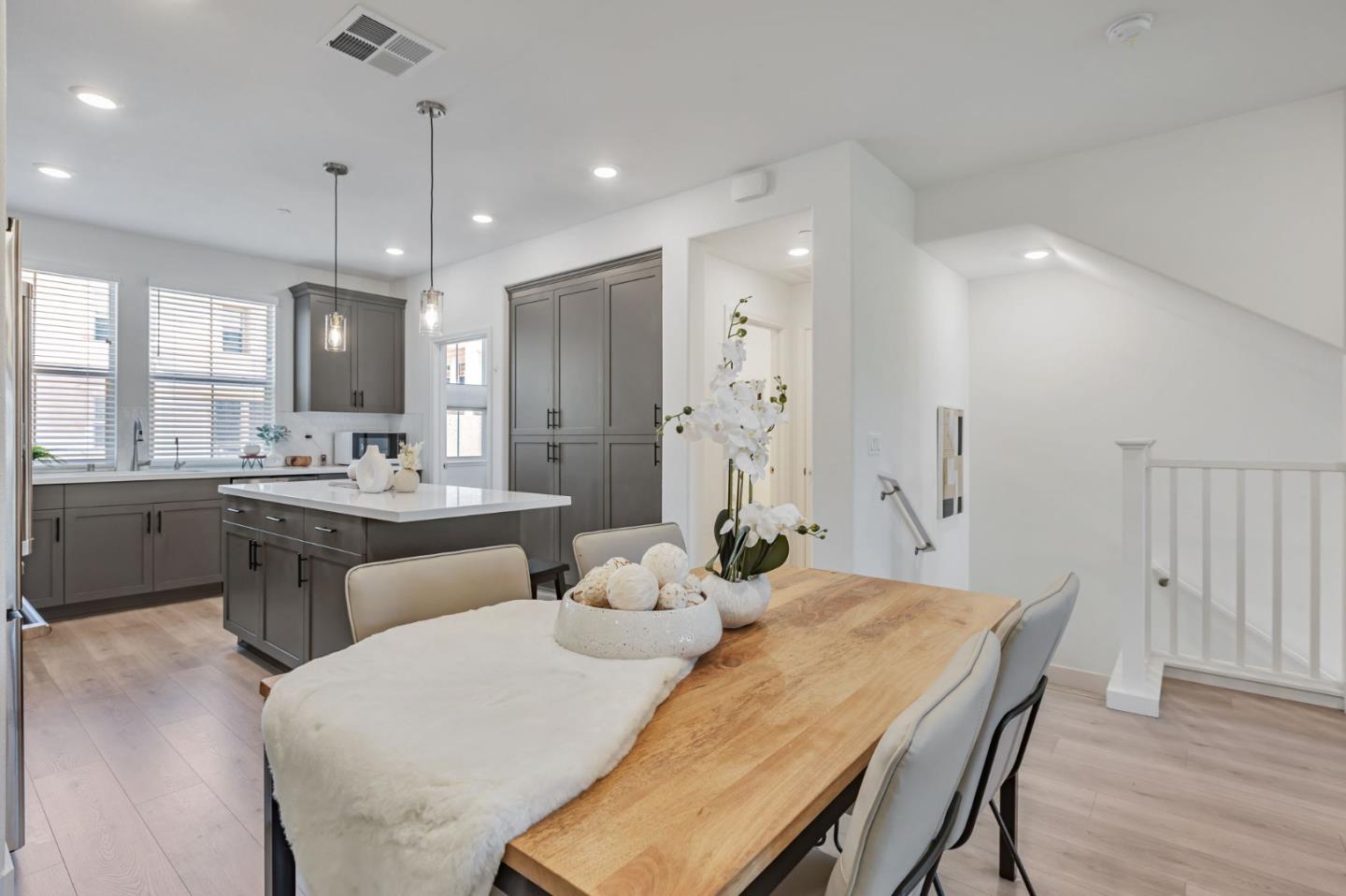 Detail Gallery Image 18 of 57 For 1040 Darwin Ter #4,  Sunnyvale,  CA 94085 - 3 Beds | 3/1 Baths