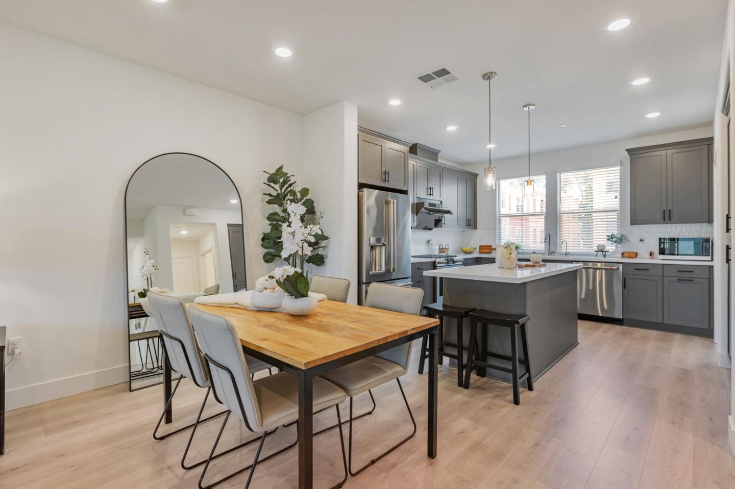 Detail Gallery Image 19 of 57 For 1040 Darwin Ter #4,  Sunnyvale,  CA 94085 - 3 Beds | 3/1 Baths