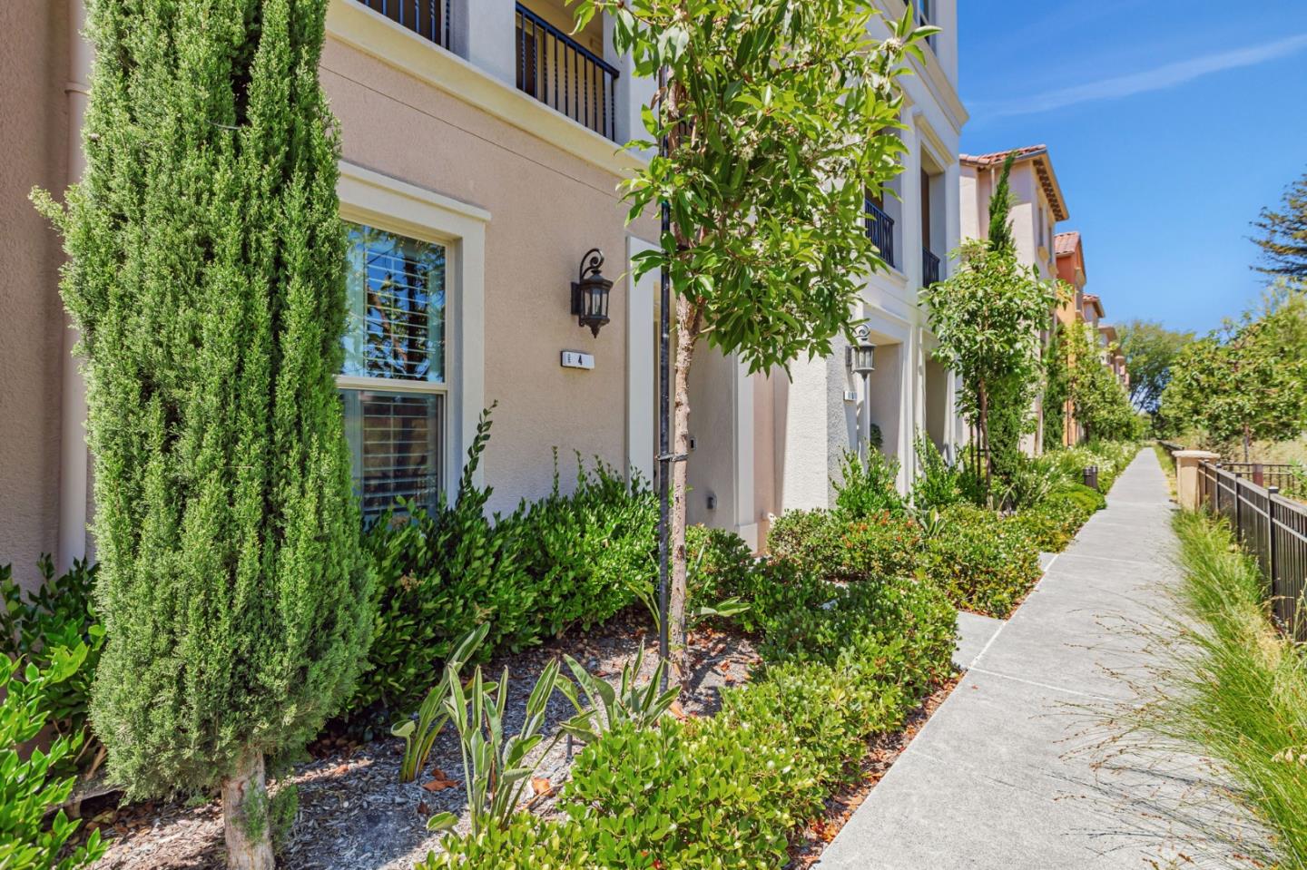 Detail Gallery Image 2 of 57 For 1040 Darwin Ter #4,  Sunnyvale,  CA 94085 - 3 Beds | 3/1 Baths