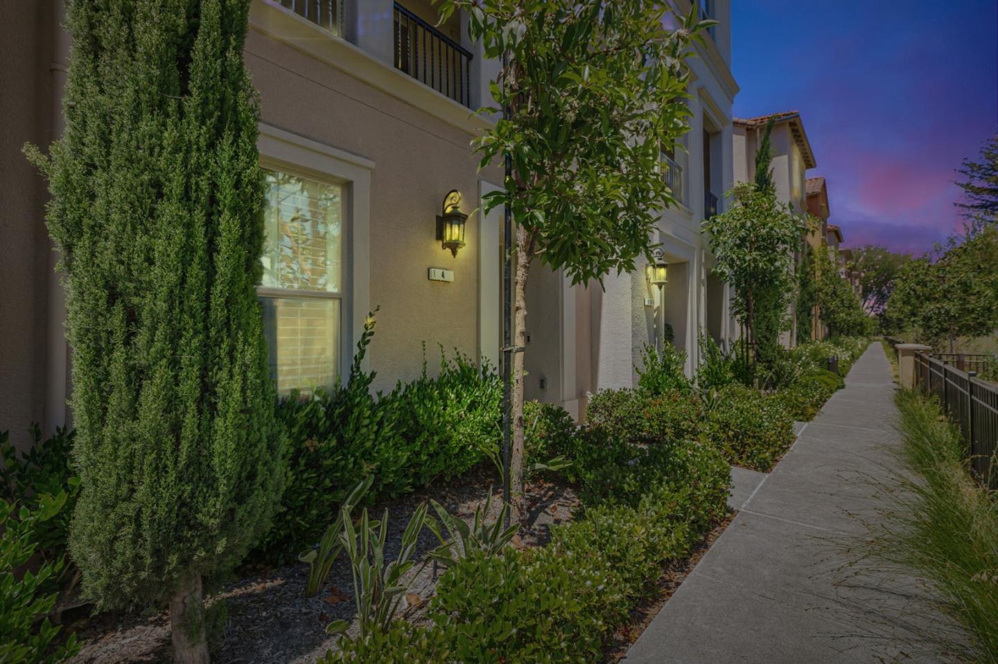 Detail Gallery Image 3 of 57 For 1040 Darwin Ter #4,  Sunnyvale,  CA 94085 - 3 Beds | 3/1 Baths