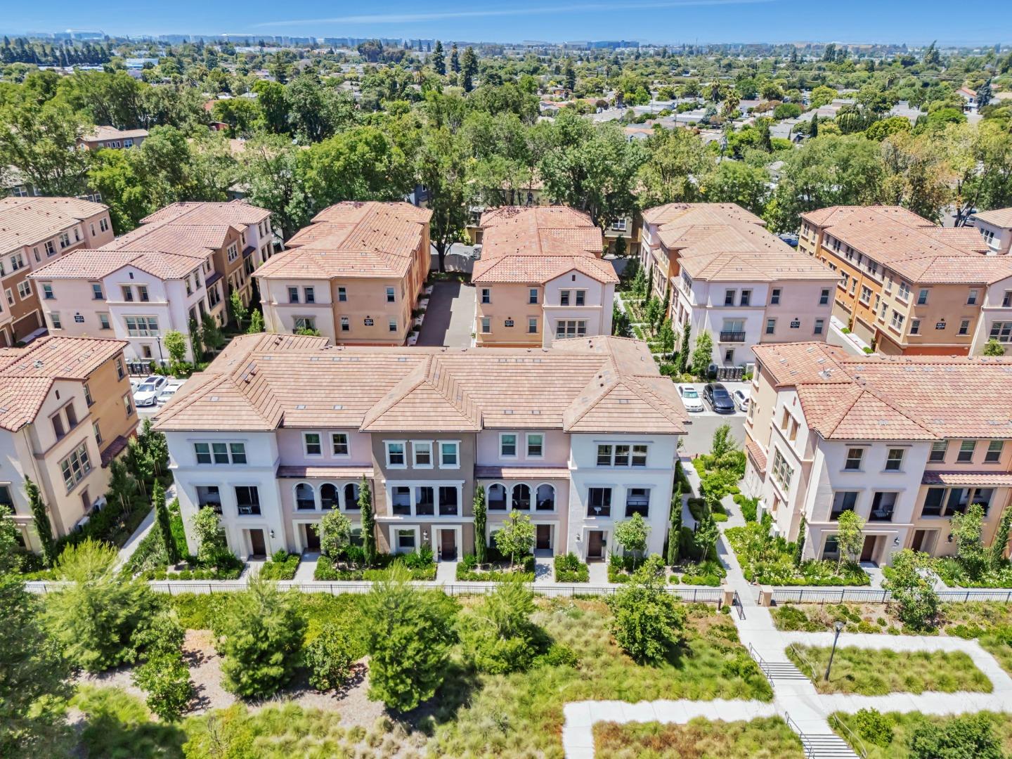 Detail Gallery Image 47 of 57 For 1040 Darwin Ter #4,  Sunnyvale,  CA 94085 - 3 Beds | 3/1 Baths