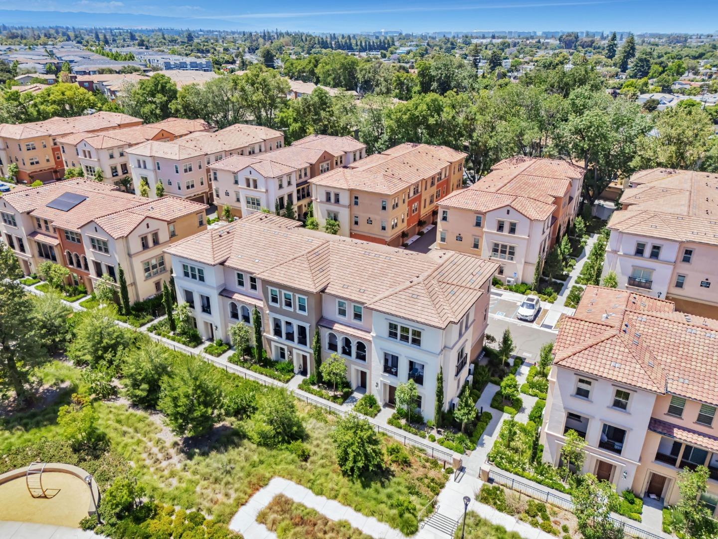 Detail Gallery Image 48 of 57 For 1040 Darwin Ter #4,  Sunnyvale,  CA 94085 - 3 Beds | 3/1 Baths
