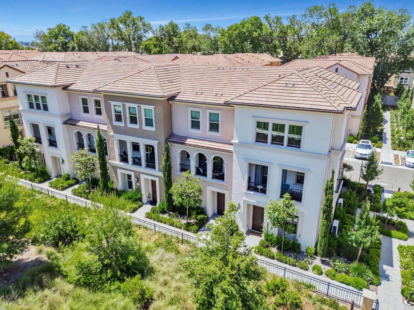 Detail Gallery Image 49 of 57 For 1040 Darwin Ter #4,  Sunnyvale,  CA 94085 - 3 Beds | 3/1 Baths