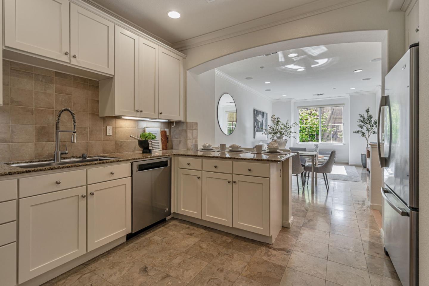 Detail Gallery Image 10 of 36 For 207 Peppermint Tree Ter #4,  Sunnyvale,  CA 94086 - 3 Beds | 3 Baths