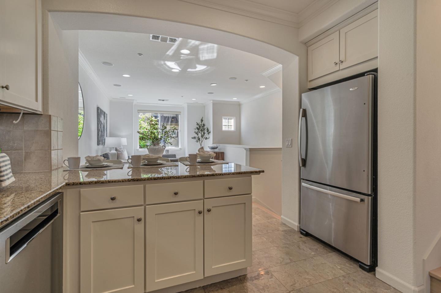 Detail Gallery Image 11 of 36 For 207 Peppermint Tree Ter #4,  Sunnyvale,  CA 94086 - 3 Beds | 3 Baths